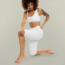 Women’s Capri Leggings (AOP)